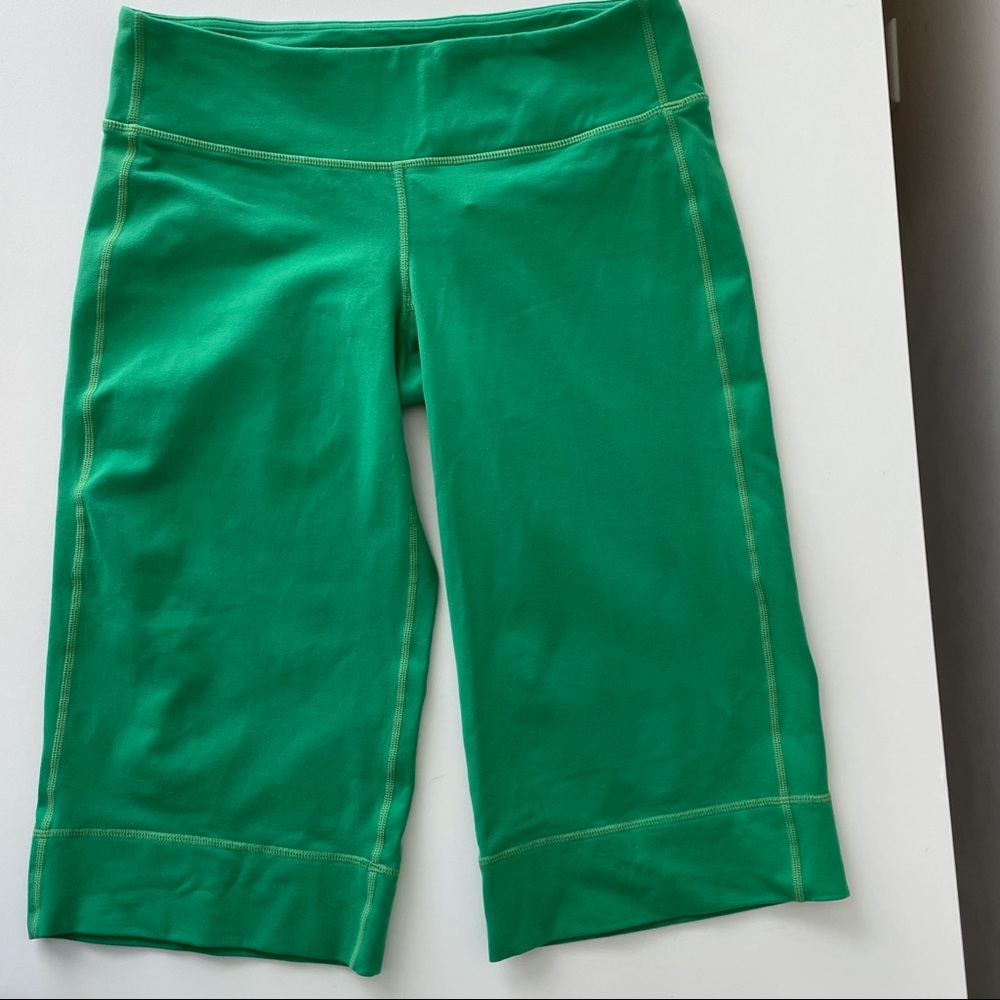 Vintage Luluemon Green sz 6 crop - Picture 6 of 12